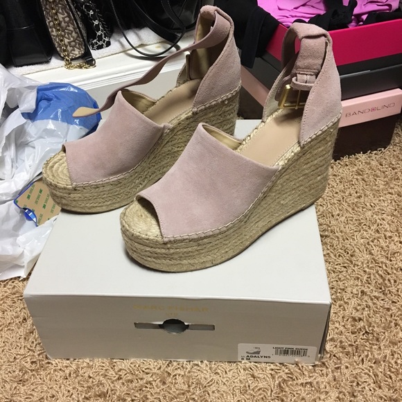NWT Marc Fisher AdaLyn Wedge 8M light pink suede. Sandal, suede, ankle strap - Picture 2 of 8